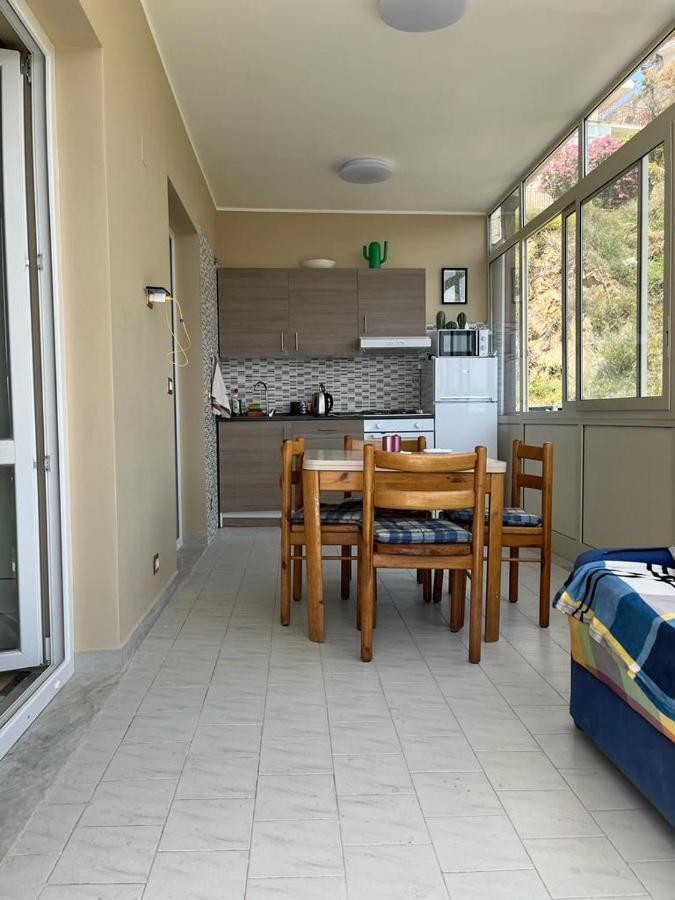 Casa Vacanze Luna Appartement Letojanni Buitenkant foto
